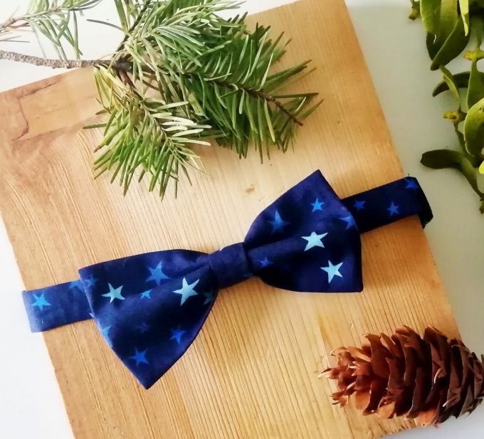 Nœud papillon "étoiles" bleu foncé