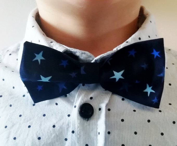 Nœud papillon "étoiles" bleu foncé