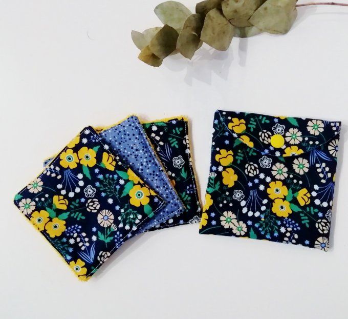 pochette et lingettes bambou - fleurs bleues