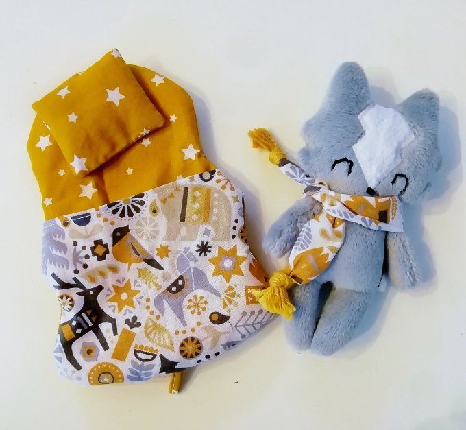 mini loup gris feuille moutarde