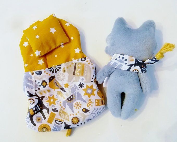 mini loup gris feuille moutarde