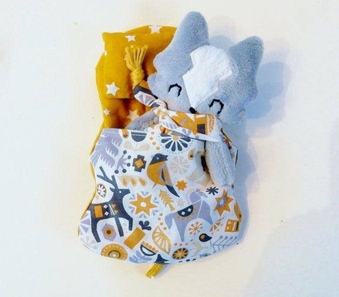 mini loup gris feuille moutarde