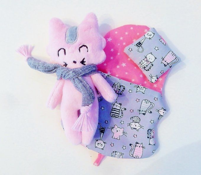 mini chat gris et rose